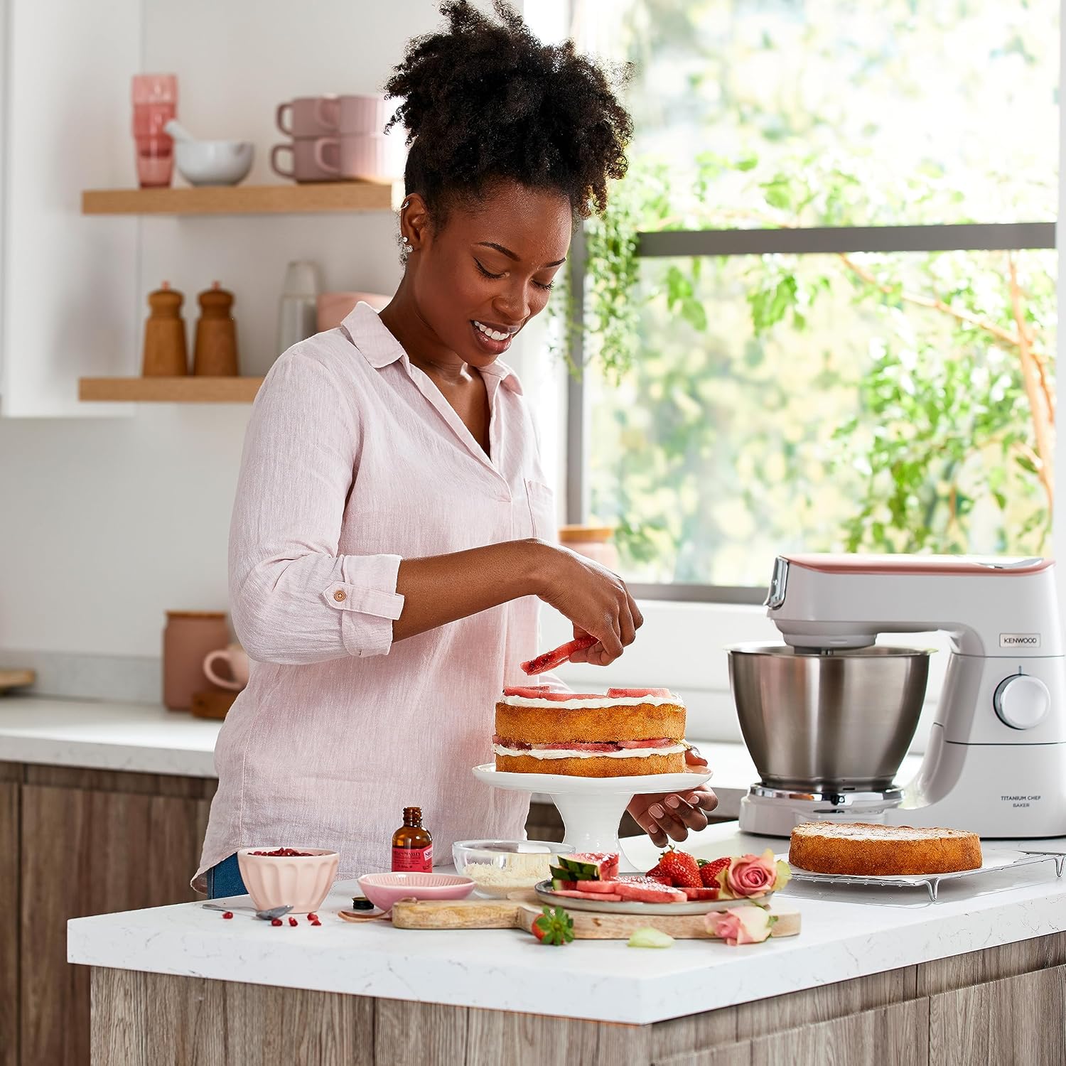 Kenwood Titanium Chef Baker KVL85.424SI Küchenmaschine mit integrierter Waage, inkl. 4-teiligem Patisserie-Set, 7 L und 5L Rührschüssel, stufenloser Geschwindigkeitsregler, 1200 W, Silber