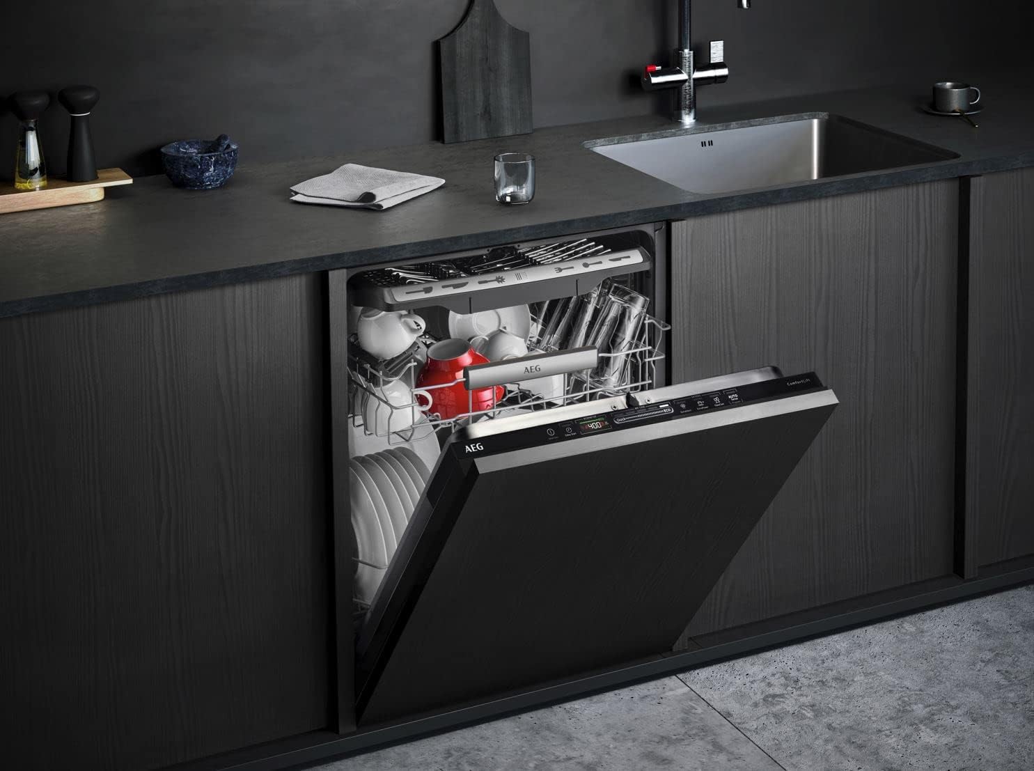 AEG Vollintegrierter Geschirrspüler 60cm, Spülmaschine Serie 7000: mit Glasschutz, Energieklasse A, Besteckschublade, personalisierte Zeit-Steuerung, leise 41dB, ComfortRails, Wasserstopp, FSE7676AP