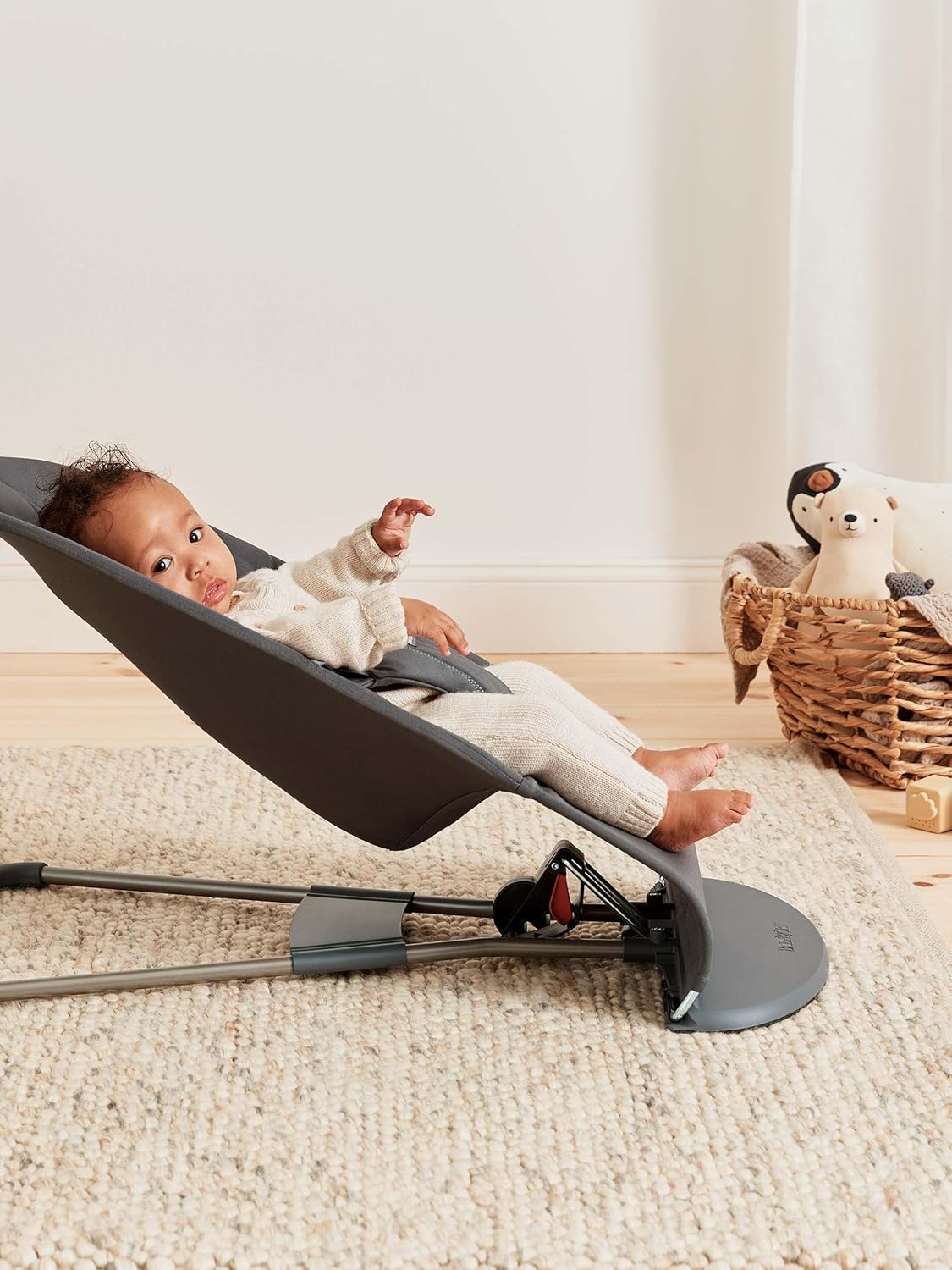 BabyBjörn Babywippe Bliss, Gewebt, Blütenblatt-Steppung, Sandgrau