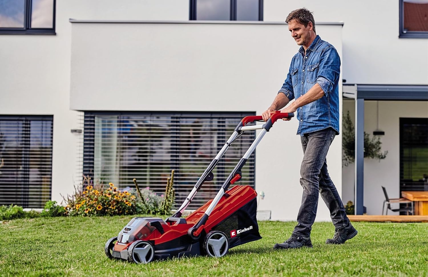 Einhell Akku-Rasenmäher RASARRO 36/42 Kit Power X-Change (36V, 42 cm Schnittbreite, bis 725 m², Brushless, 50L Fangkorb, Mulchfunktion, inkl. 2x 5,2Ah + 1x Twincharger)