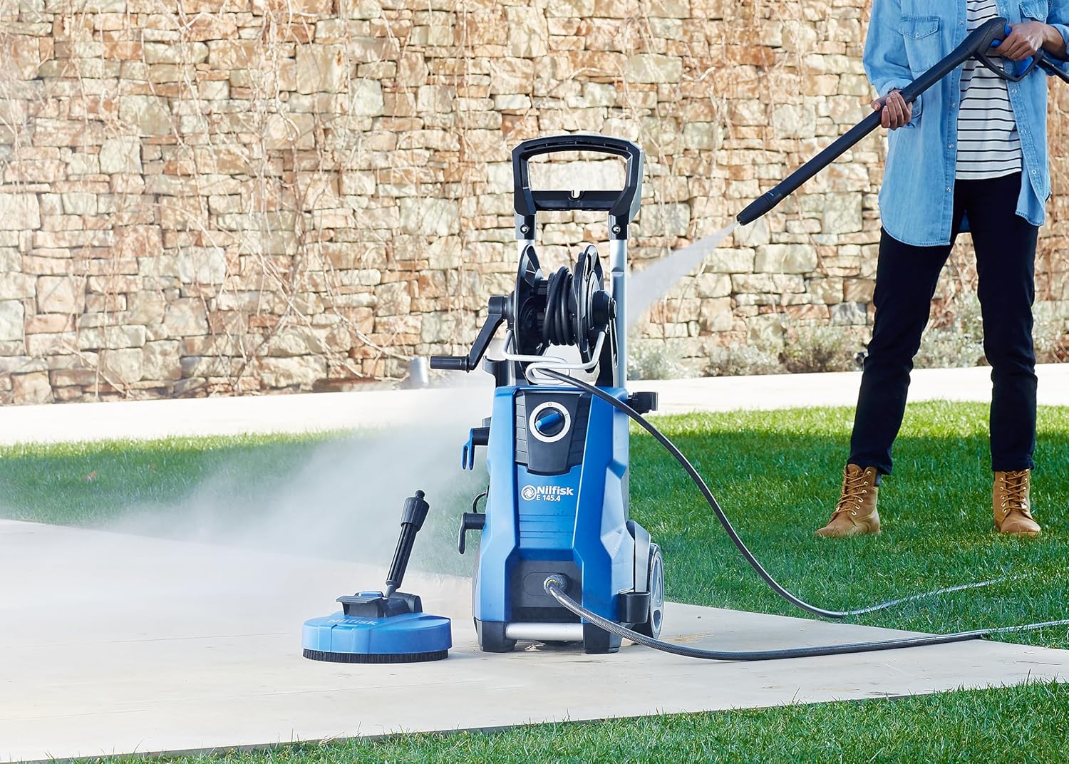 Nilfisk bar Hochdruckreiniger mit Induktionsmotor (inkl. Patio Cleaner Flächenreiniger und rotierende Bürste) E145.4-9 blau