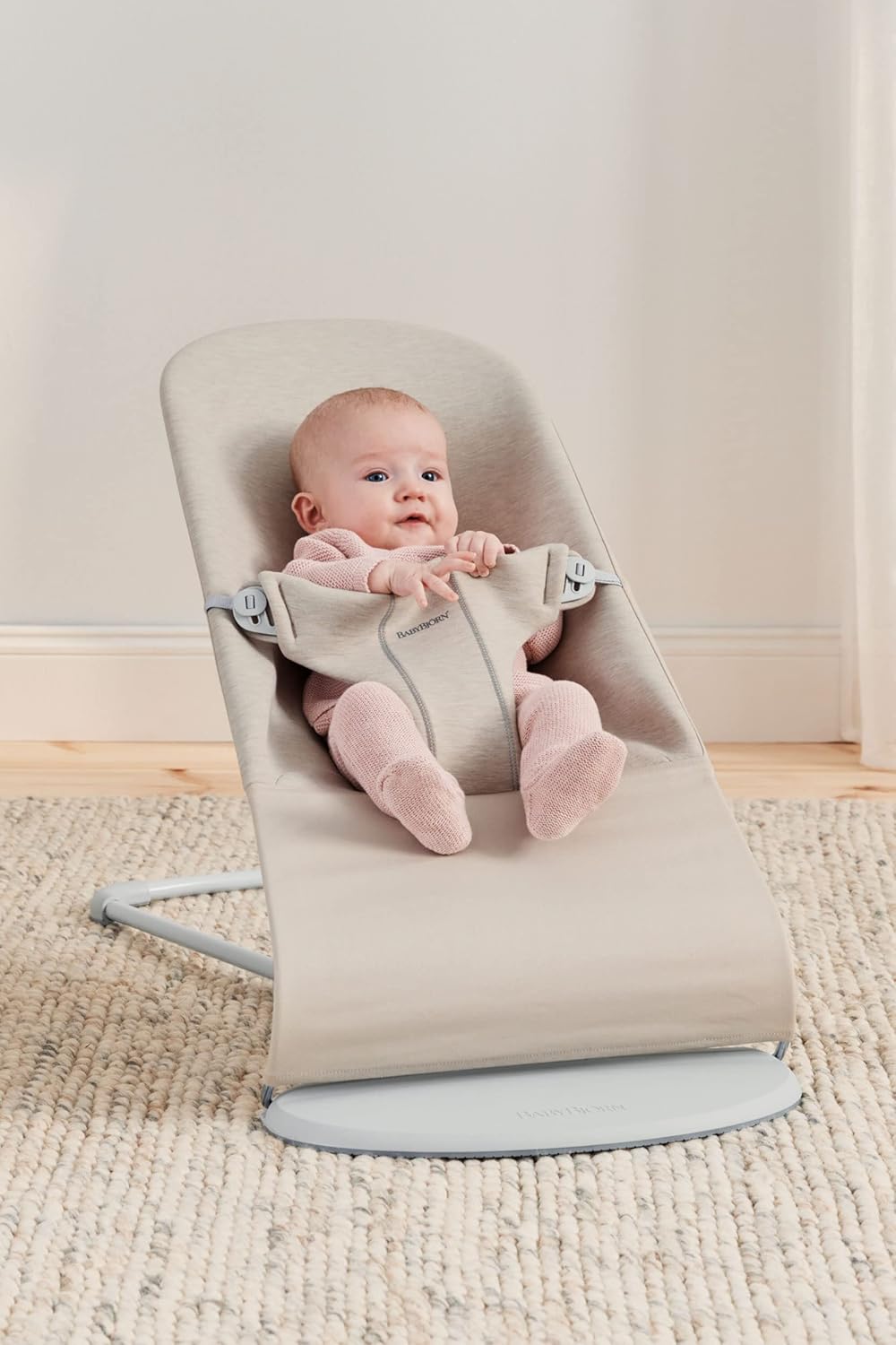 BabyBjörn Babywippe Bliss, Gewebt, Blütenblatt-Steppung, Sandgrau