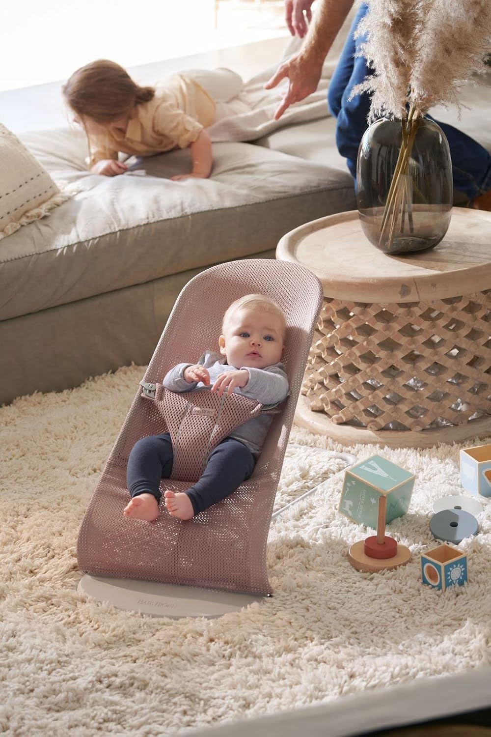 BabyBjörn Babywippe Bliss, Gewebt, Blütenblatt-Steppung, Sandgrau