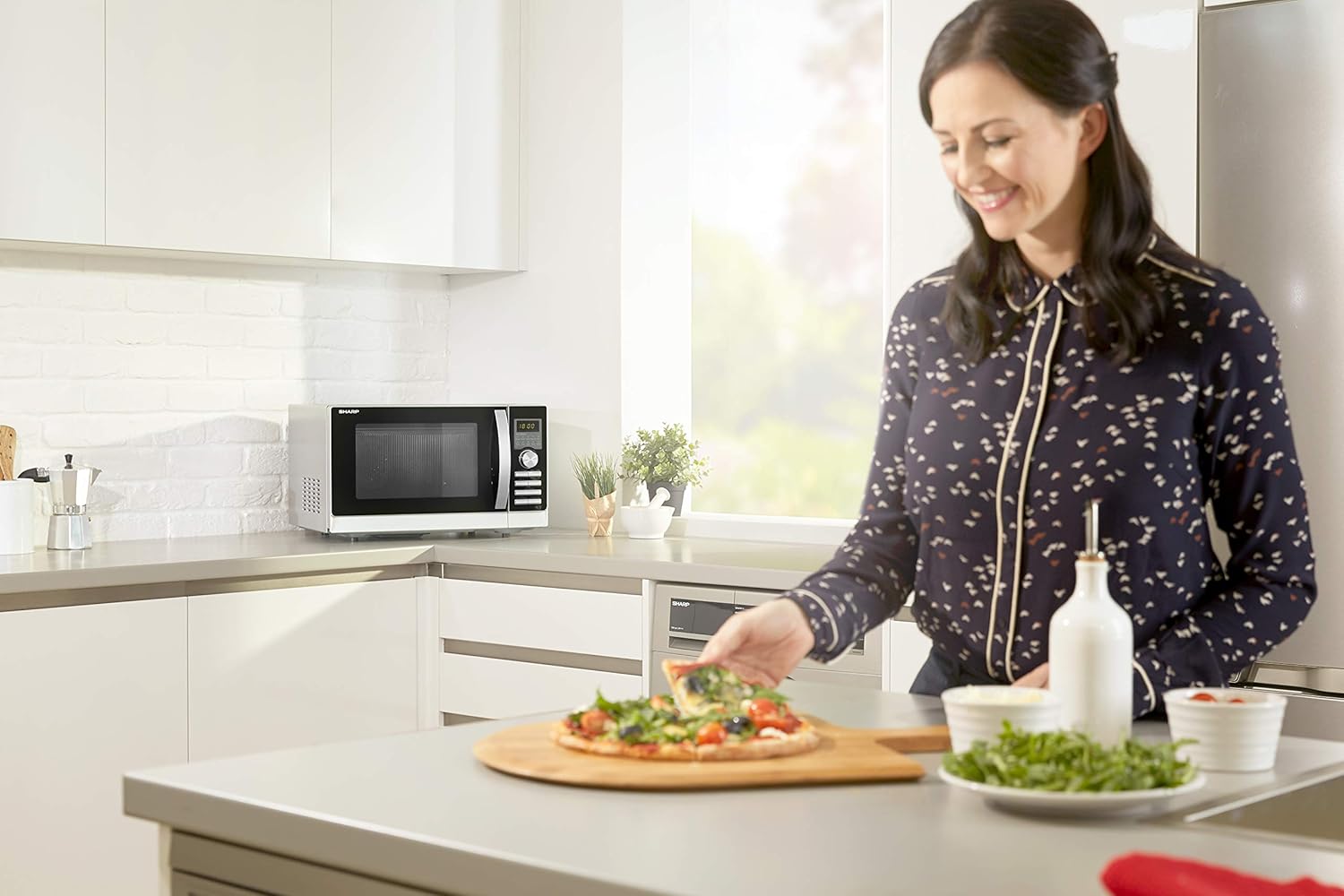 Sharp R843INW 4-in-1 Mikrowelle mit Heiluft, Grill und Konvektion/ 25 L/ 800 W/ 1000 W Infrarotgrill/ 2500 Konvection/ 10 Automatikprogramme/ Pizza-Programm/ Metalldrehteller (30 cm)/ silber