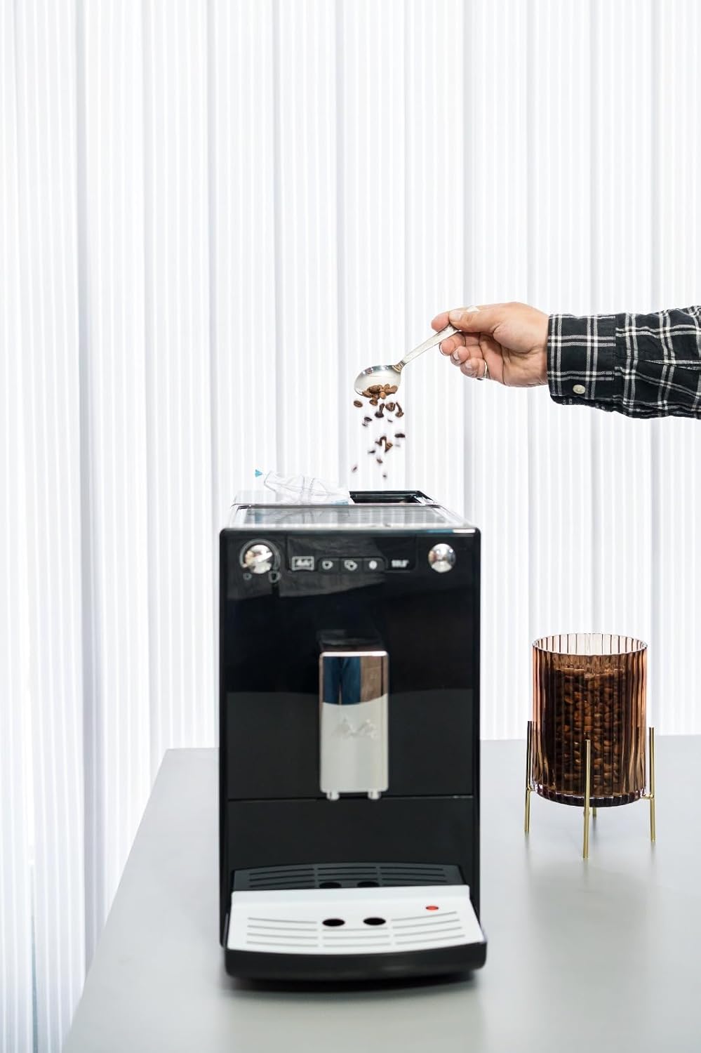 Melitta Solo - Kaffeevollautomat mit höhenverstellbarem Auslauf, kleine Kaffeemaschine mit abnehmbarem Wassertank, für z. B. Espresso oder Café Crème, silber