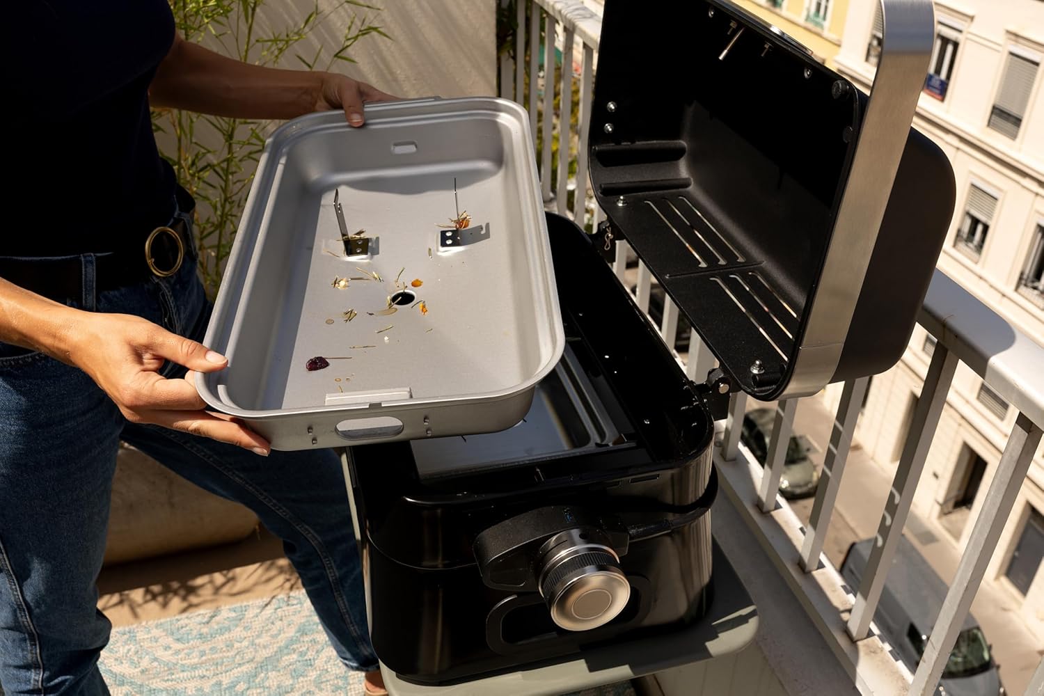 Campingaz Grill Attitude2go, Gasgrill & Elektrogrill, Tischgrill, tragbarer Balkon-, Camping-Grill, mit Deckel, Thermometer und Gusseisen-Grillrost, Betrieb mit Gas oder Elektro