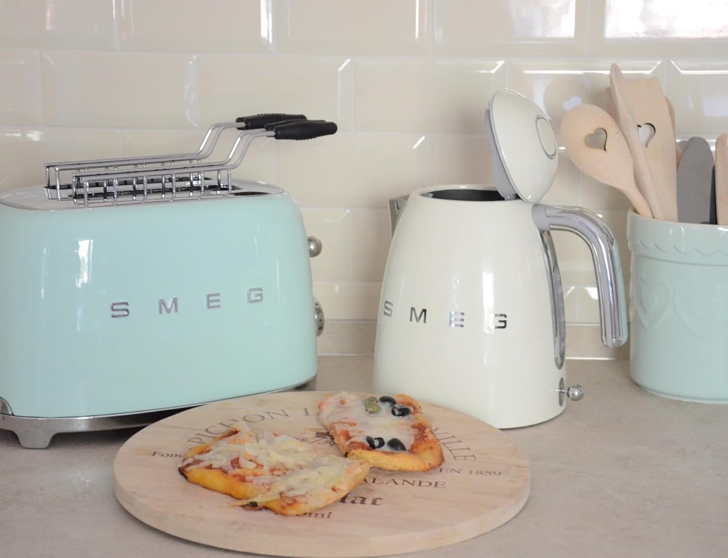 Smeg, 2x2 TSF01PGEU -Toaster, 2 Schlitze für 2 Scheiben, 6 Vergoldungsniveaus, Heizfunktion, Abtau- und Bagel- Funktion, Sammelschublade, 950W, Pastellgrün